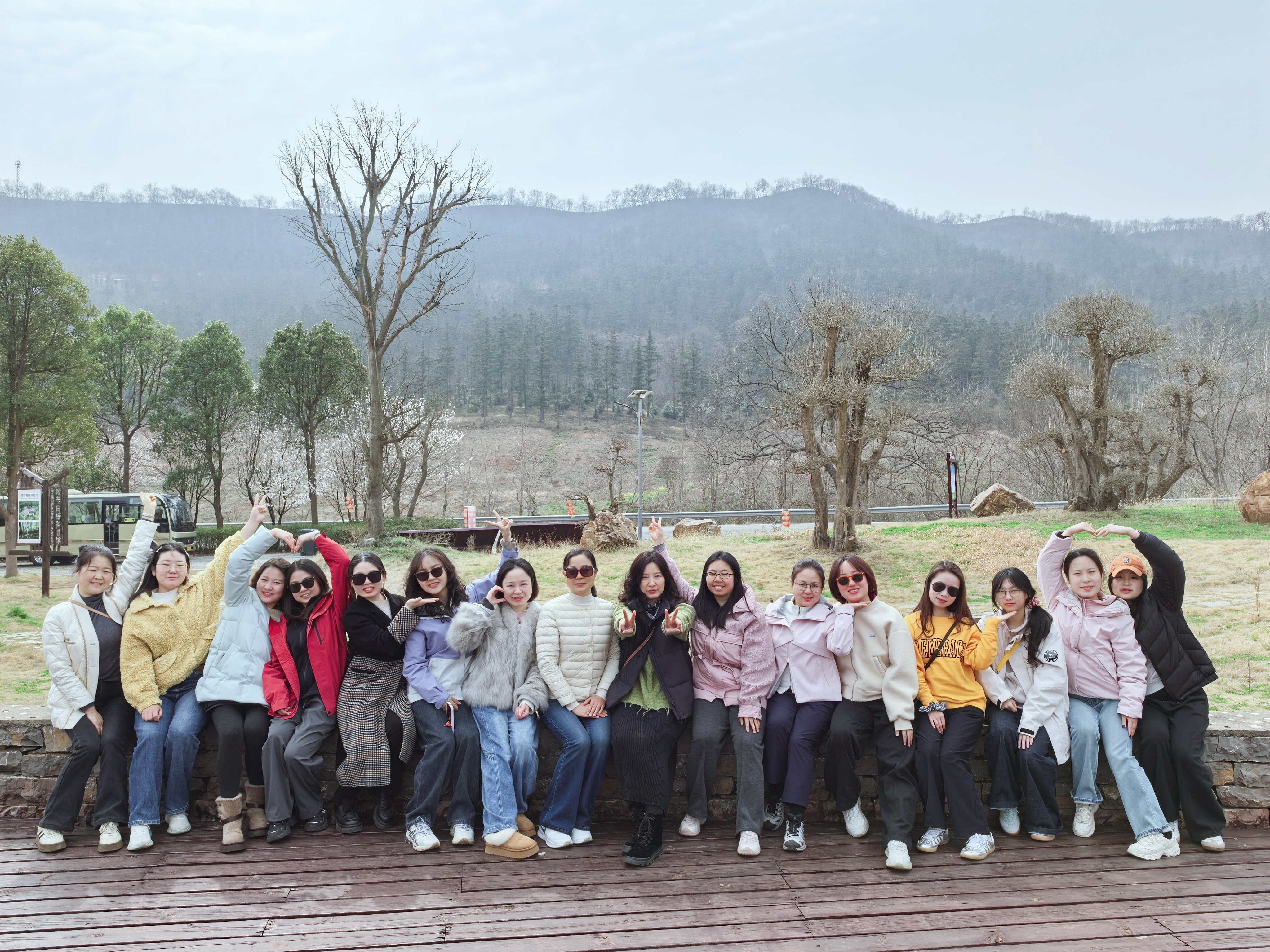 踏青享春光 聚力启新程￨沙洋地区检察院开展“三八”妇女节户外拓展活动